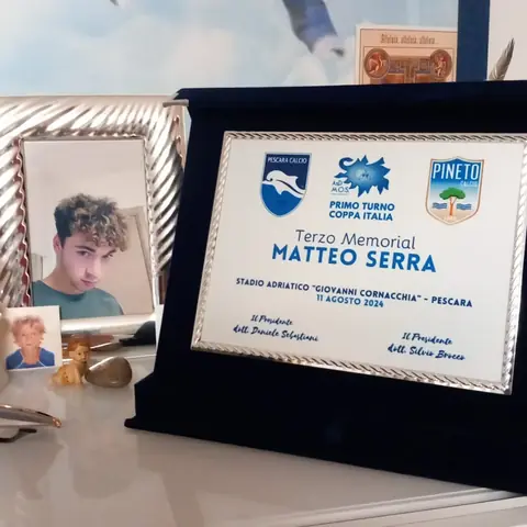Targa del terzo Memorial Matteo Serra allo Stadio Adriatico di Pescara, 11 agosto 2024